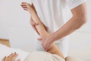 Manuelle Lymphdrainage am Arm – sanfte Entstauungstherapie zur Förderung des Lymphabflusses