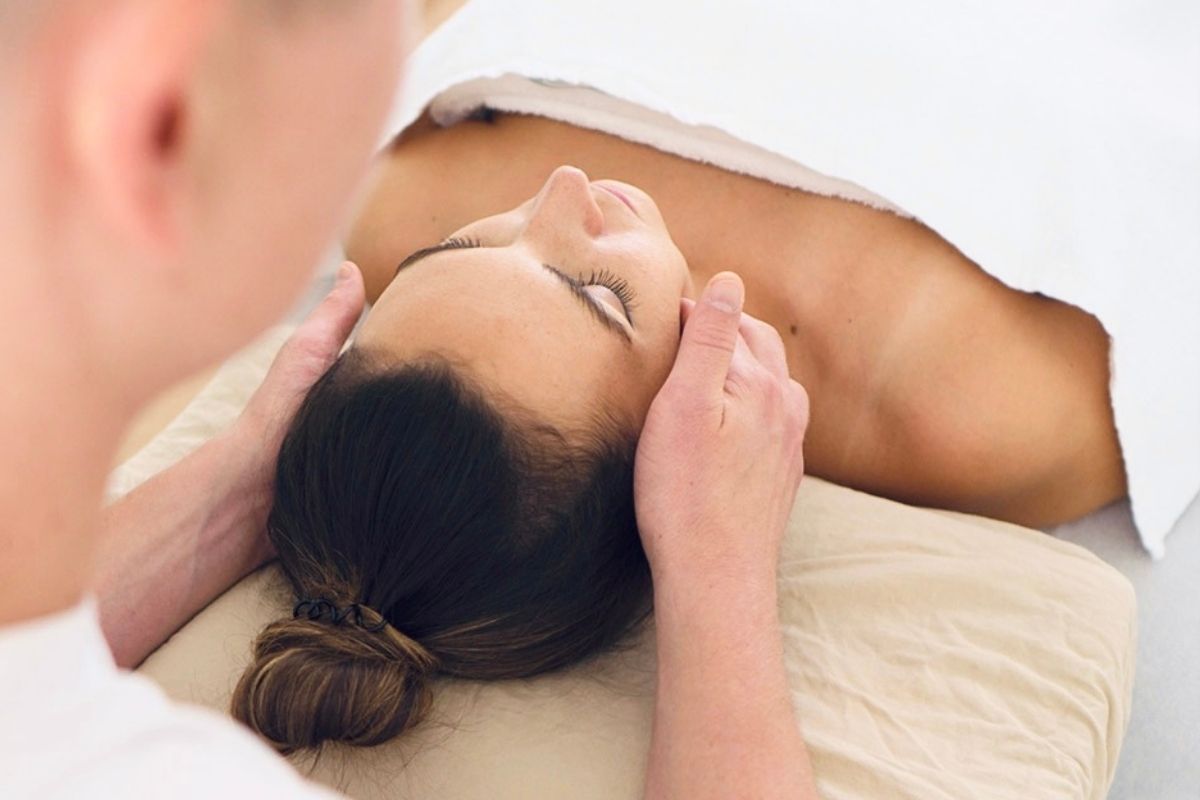 Physiotherapie in Wien 2 – persönlich begleitet im Nordbahnviertel Physiotherapeutische Behandlung bei Kieferbeschwerden in Wien 1020