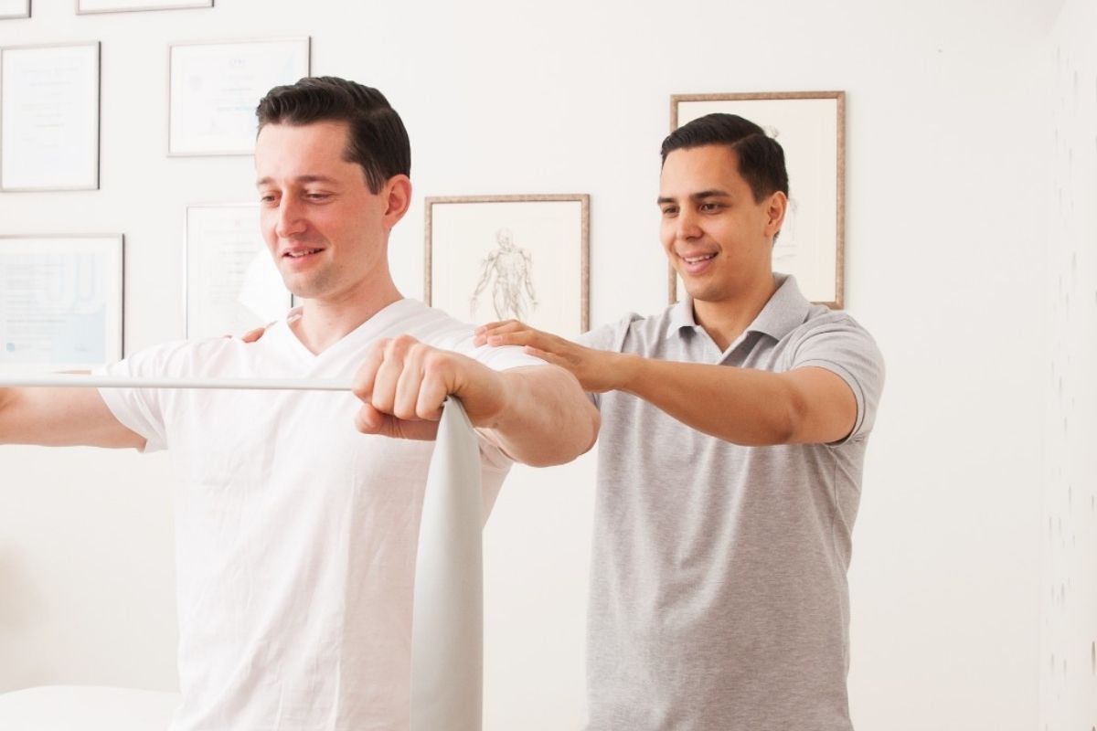 Physiotherapie in Wien 2 – persönlich begleitet im Nordbahnviertel Physiotherapie bei Schulterschmerzen im 2. Bezirk